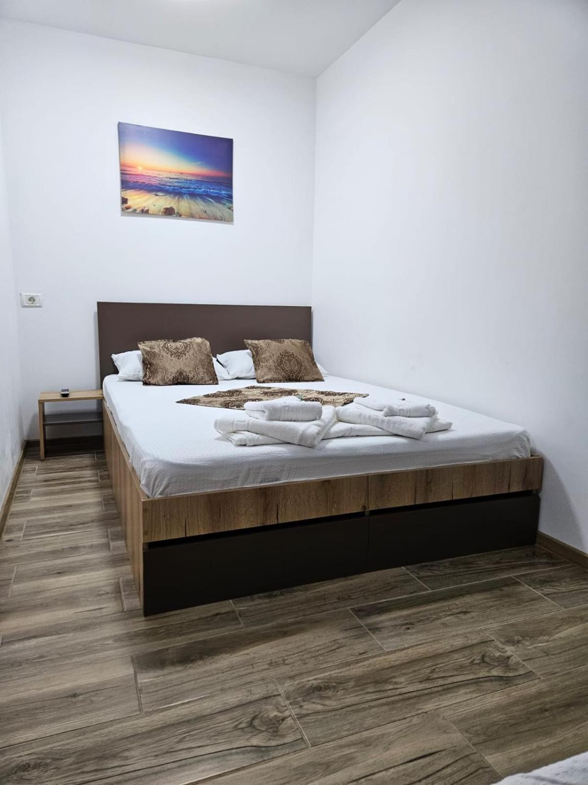 Ionela Hotel เอโฟริเอนอร์ด ภายนอก รูปภาพ